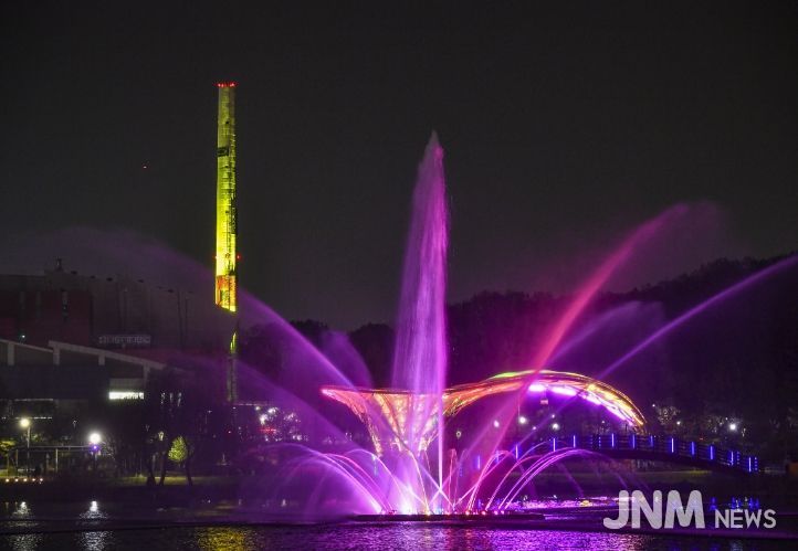 김포시는 전국 최초로 현재 이용하고 있는 산업시설을 예술작품 ‘빛의 굴뚝’으로 재탄생시켰다.