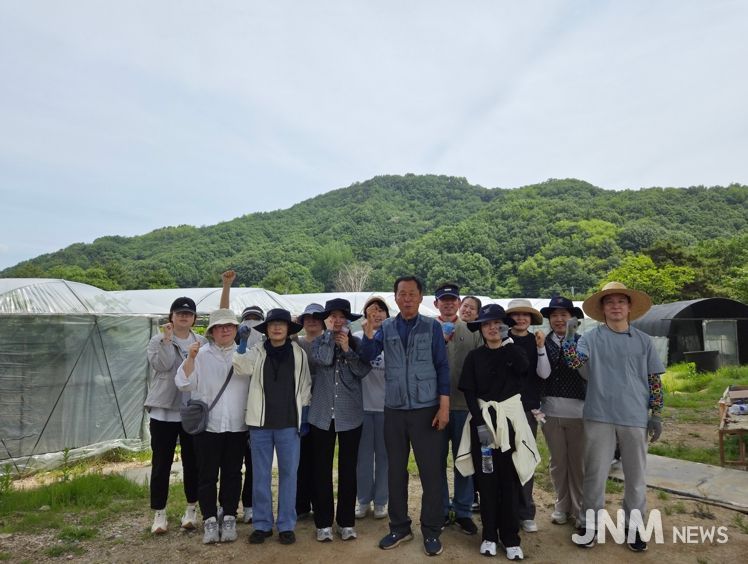 김천시 땀방울로 희망을 심다! 농촌 일손 돕기에 구슬땀