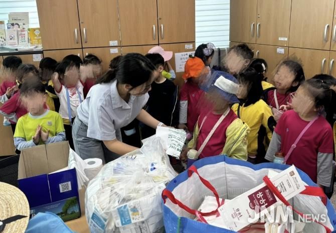 새동신유치원, 수원시 장안구 정자1동에 유용 생활폐자원 전달