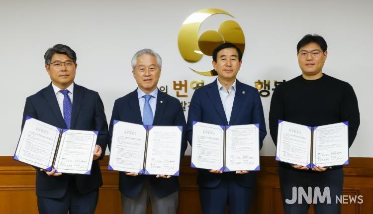 지역 응급의료기관과 응급실 운영 지원 업무협약 체결(왼쪽부터 정우진 건국대충주병원장, 윤창규 충주의료원장, 조길형 시장, 이민준 충주미래병원장)