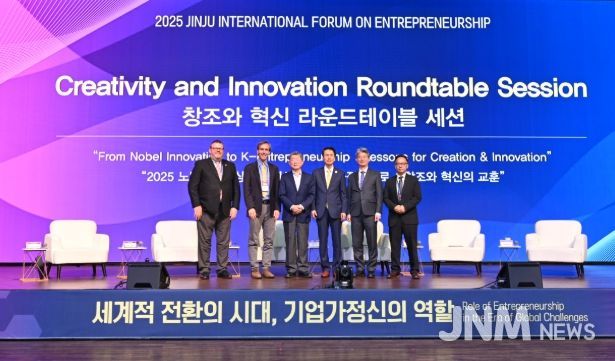 디지털 시대 기술보다 인간을 중심에 둔 기업가정신 강조