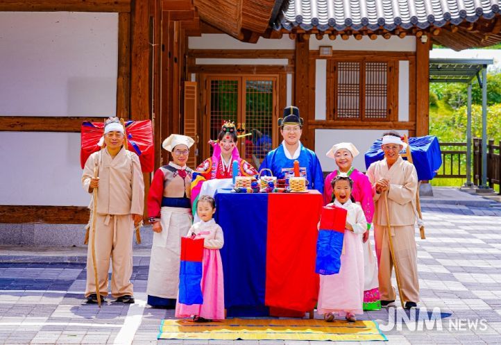 홍천군 화촌면 ‘청사초롱 마을, ‘제2회 전통혼례 축제’ 11월 1일 개최’