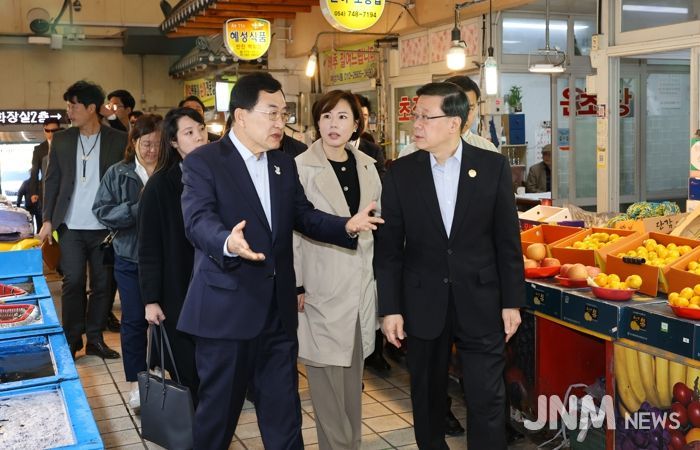 홍콩 존 리 행정수반, 경주 중앙시장 방문