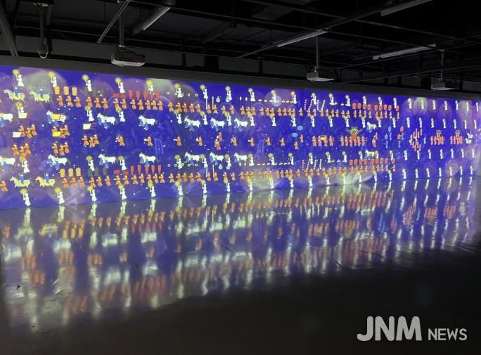 조선 제8대 왕 예종의 장례 행렬을 미디어아트로 복원한 ‘서오릉, 왕의 길’