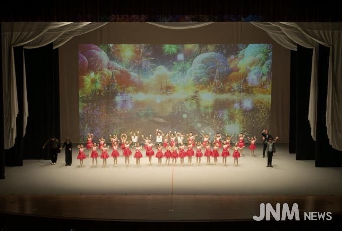 무용단 공연 사진