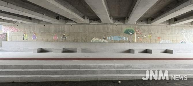 충주시 호암동의 사계, 벽화로 피어나다!