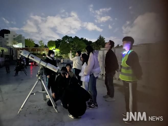 부산창의융합교육원, 2025 별 축제 ‘밤하늘, 빛을 따라’ 개최-작년 행사 모습.