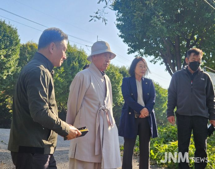 가좌동 빌라 위협하는 대형 나무 현장 점검