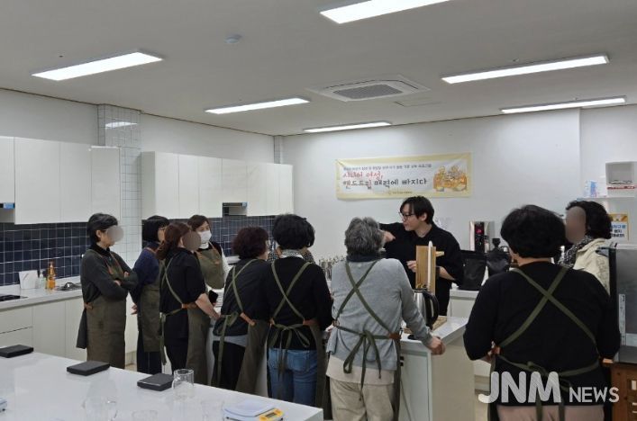 『시니어 여성, 핸드드립 매력에 빠지다』운영