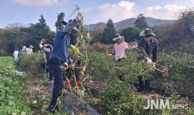 고성군 재무과, 가을철 농촌일손돕기