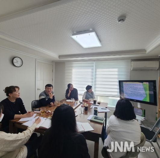 고양시여자중장기청소년쉼터 직원들이 경기북부청소년자립지원관(관장 이병모)의 외부 슈퍼비전을 받고 있다.