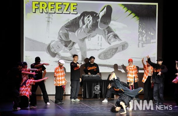 해설이 있는 스트리트댄스 <카르페디엠> 공연