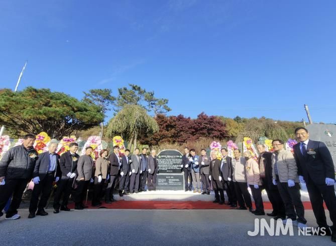 지난 11일, 군 농업기술센터에서 故백광현선생을 추모하는 공적비 제막식을 진행했다.