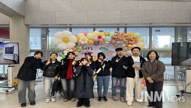 버스킹 기념 촬영