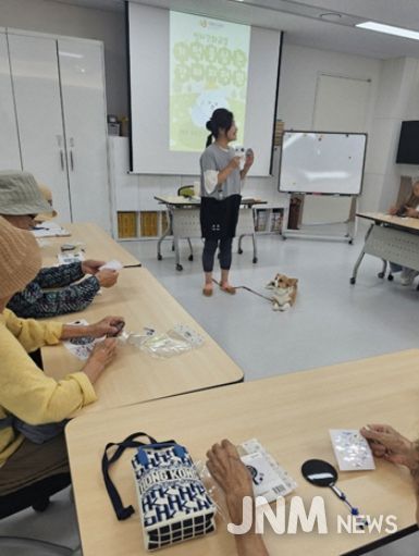 인지강화교실 ‘동물매개치료’ 수업