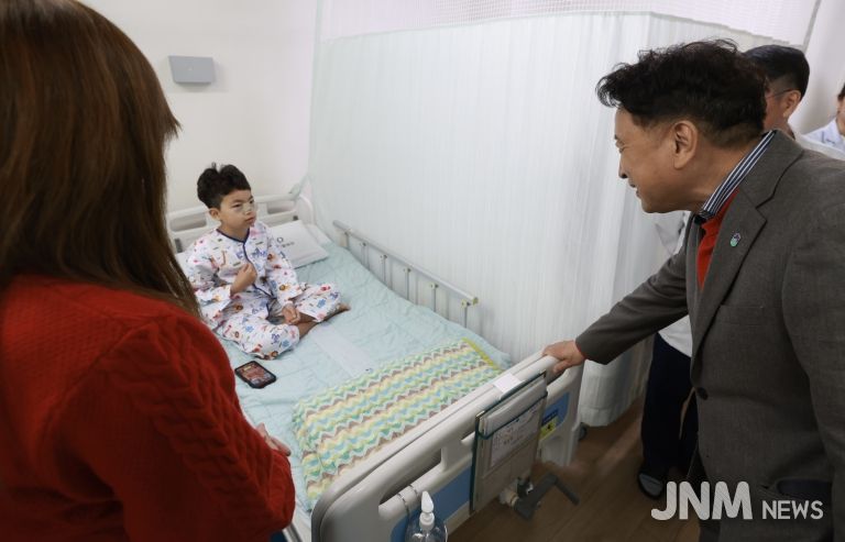 의료비후불제 수혜아동 병문안(마이크로병원)