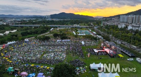 지난 9월 황룡친수공원에서 열린 제3회 광산뮤직ON페스티벌 행사장 전경. 이틀간 9만 5,000여 명이 찾아 가을의 낭만과 감성을 즐겼다.