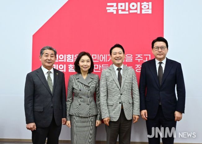 지방의회법 제정 협조요청을 위해 장동혁 당대표 신동욱 수석 최고위원 만난 최호정 의장.