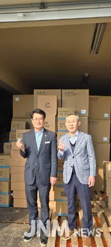 두영조명(주) 박인수 대표, 고창 상하면에 5천만원 상당 전등·조명기기 기부