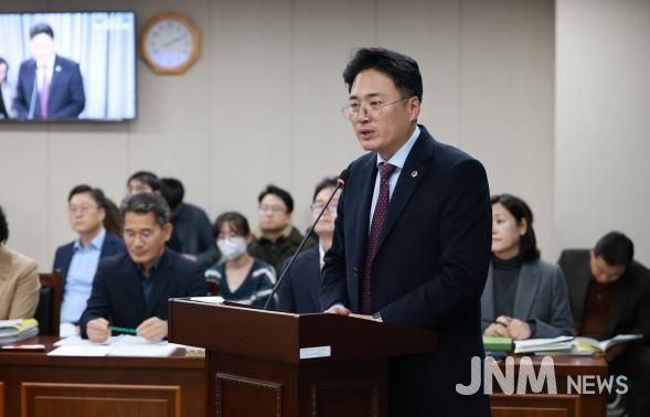 진호건 전남도의원이 농수산위원회 회의(지난 11월 18일)에서 제안설명을 하고 있다.