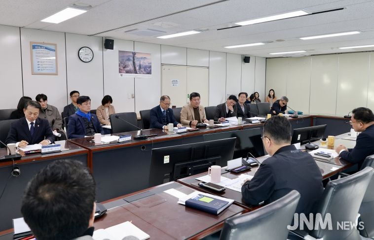 전라남도의회 ‘영산강 역사문화환경 연구회’가 광주 영산강유역환경청을 방문해 현안 보고 청취