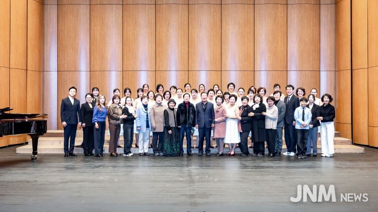 함안군 여성합창단 단체사진