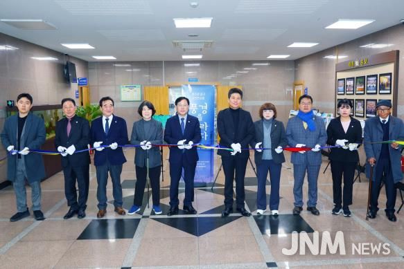 인천광역시 중구의회, 큰우물장애인자립생활센터 렌즈로 중구 사진 전시회 축하