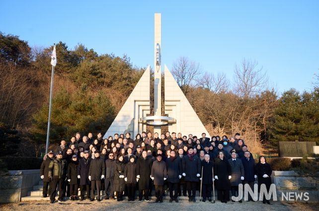 양주시, 현충탑 참배로 2026년 병오년 첫 출발