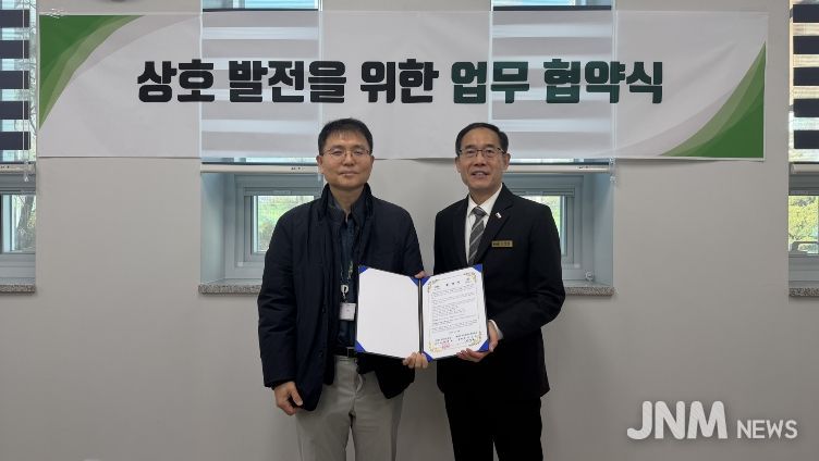 대전 서구정신건강복지센터는 이랜드PEER둔산과 업무협약을 체결했다(좌 신상호 정신건강복지센터장, 우 이덕현 이랜드PEER둔산 센터장)