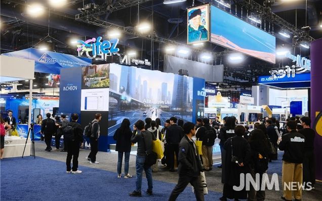 인천-IFEZ 홍보관 현장-세계 최대 IT(정보기술)·가전 전시회 'CES 2026'에서 운영된 인천-IFEZ 홍보관에 1만 5천여명이 방문해 인천의 미래도시 비전과 혁신기업의 기술력을 체험했다.