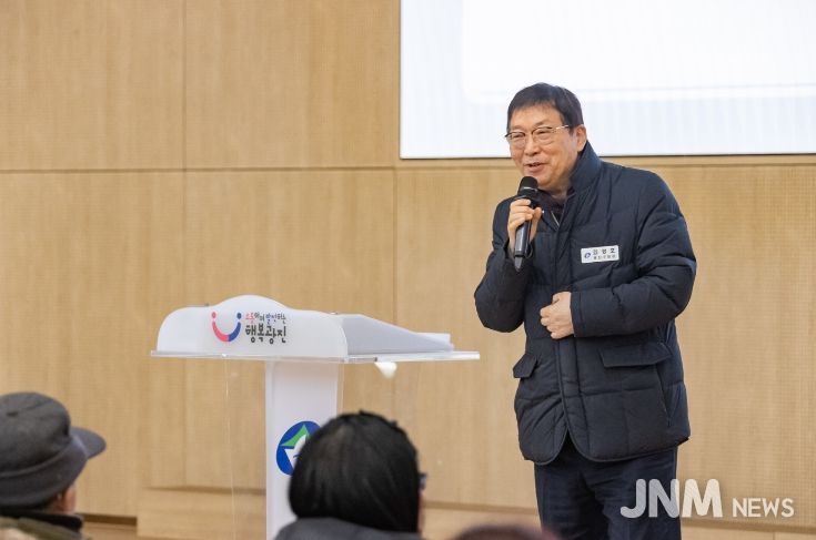 김경호 광진구청장(공공일자리사업 참여자 교육에서 인사말씀 중인 모습)