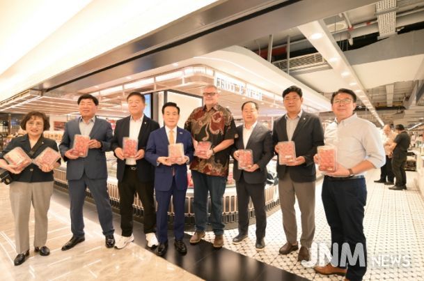 푸드홀 유통매장 방문