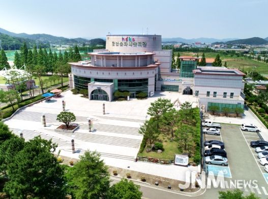 함안문화예술회관, 2026년 문예회관 특성화 지원사업 선정… 국비 1억 2000만 원 확보