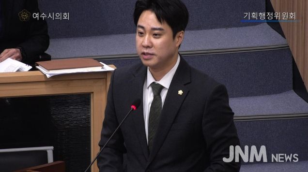 26.02.03_제253회 임시회 1차 기획행정위원회 회의(여수시 각종 위원회 구성 및 운영 조례 일부개정조례안 제안설명 중)