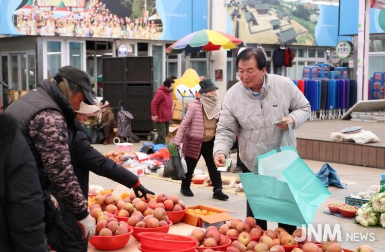 경산시의회, 설 맞이 전통시장 장보기 행사 펼쳐