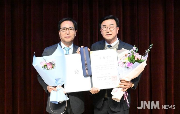 유의식 의장, ‘민주평통 의장(대통령) 표창’ 수상