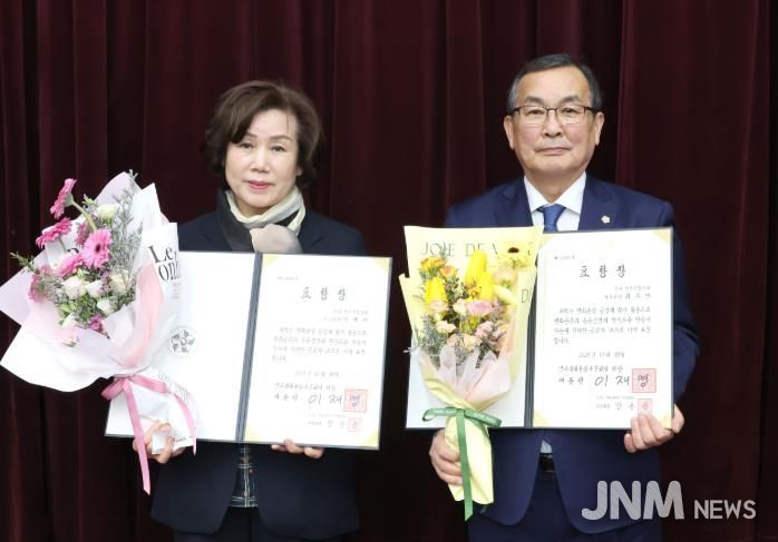 전주시의회 최주만 부의장·박혜숙 문화경제위원장, 민주평통 의장상