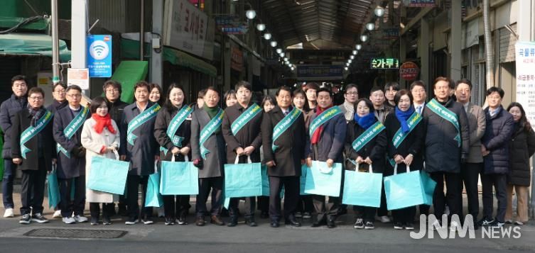 안동시의회, 설맞이 전통시장 장보기 행사 실시