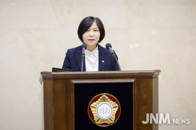 신현녀 의원이 11일 열린 제300회 임시회 제2차 본회의에서 5분 자유발언을 하고있다.