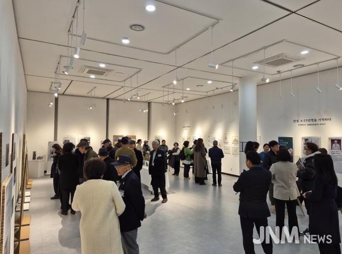 안성시 중앙도서관, 지역자료 아카이브 전시회 개최