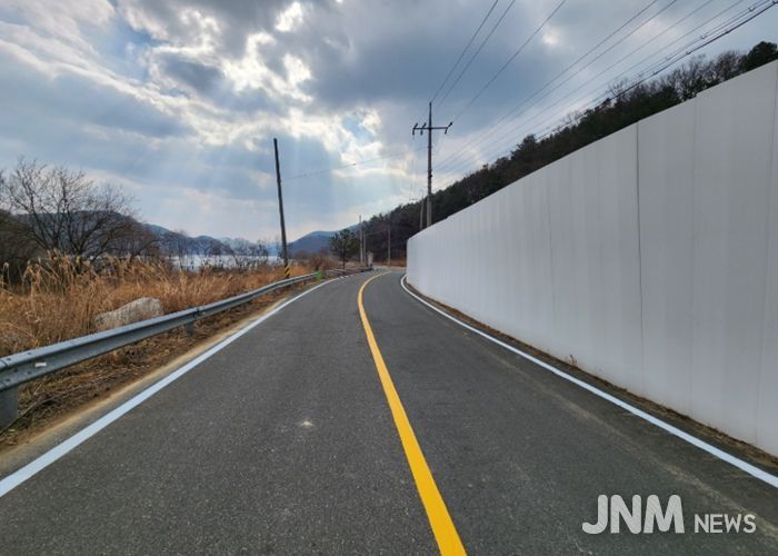 청도군, 설 명절 대비 도로환경 대대적 정비 풍각면 성곡리 차선도색(면도101호선)(후)