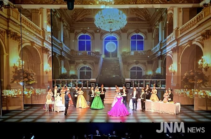 선정 공연 '라트라비아타' 사진