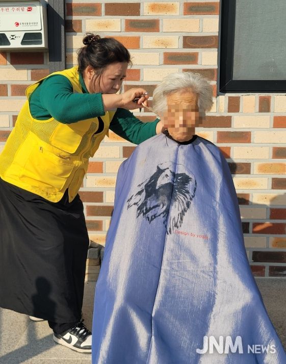 100세 어르신 등 취약 어르신 가정 방문 미용 봉사