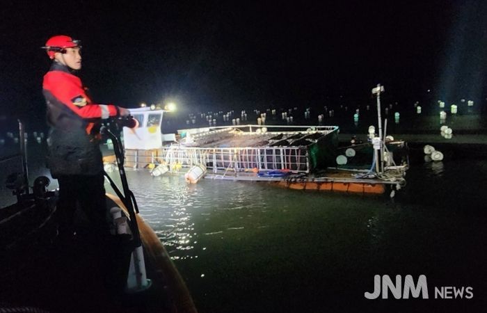 완도해경, 장흥군 해상 침수선박 4명 구조