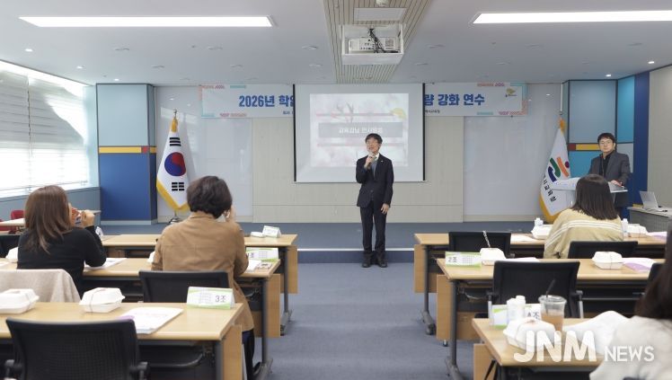 천창수 교육감이 27일 본청 다산홀에서 열린 '학업 중단 예방 활성화 연수'에 참석해 인사말을 하고있다.
