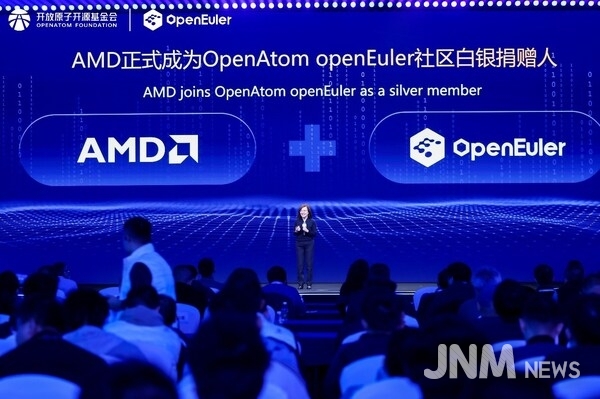 Maria Tang speaking at the summit