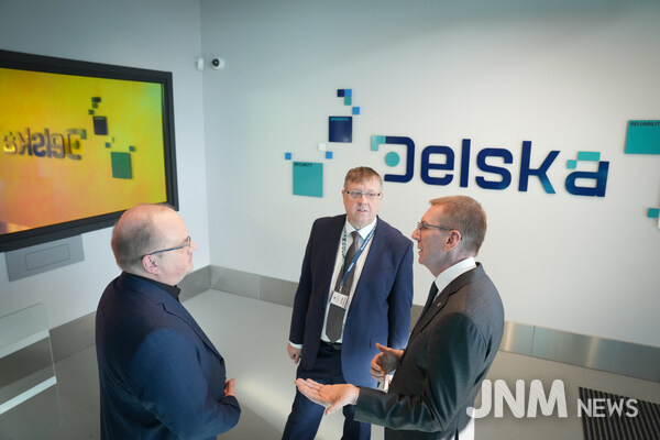President of Latvia visits Delska new 10 MW data center in Riga, one of the most sustainable in the Baltic countries and tailored for AI & HPC needs. Photo source: Chancery of the President of Latvia.