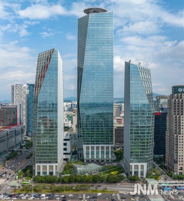 Starlight Investments has announced the opening of its Asia–Pacific headquarters in IFC Seoul.